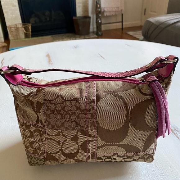 Small clutch size Authentic Coach Purse - Picture 1 of 5